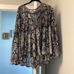 Snakeskin print - flowy top - size M